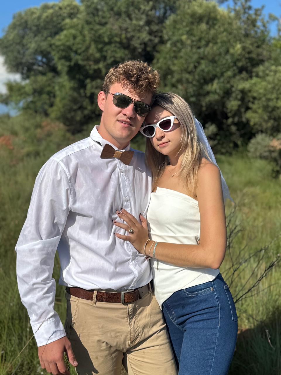 Kobus en Anika saam in die veld